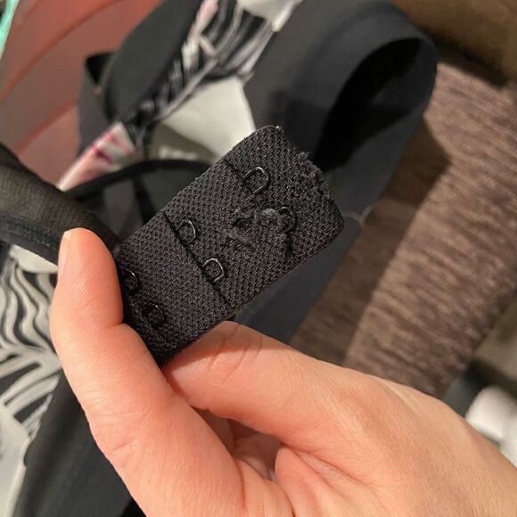 Victoria Sports Bra    - Picture 5 of 5